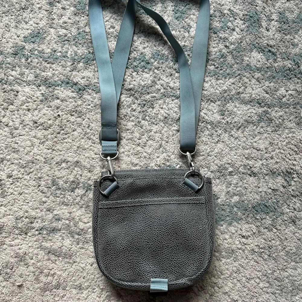 Haiku Crossbody Purse Bag Gray Vegan Pebble Leather Detachable Strap Clutch - Picture 4 of 5